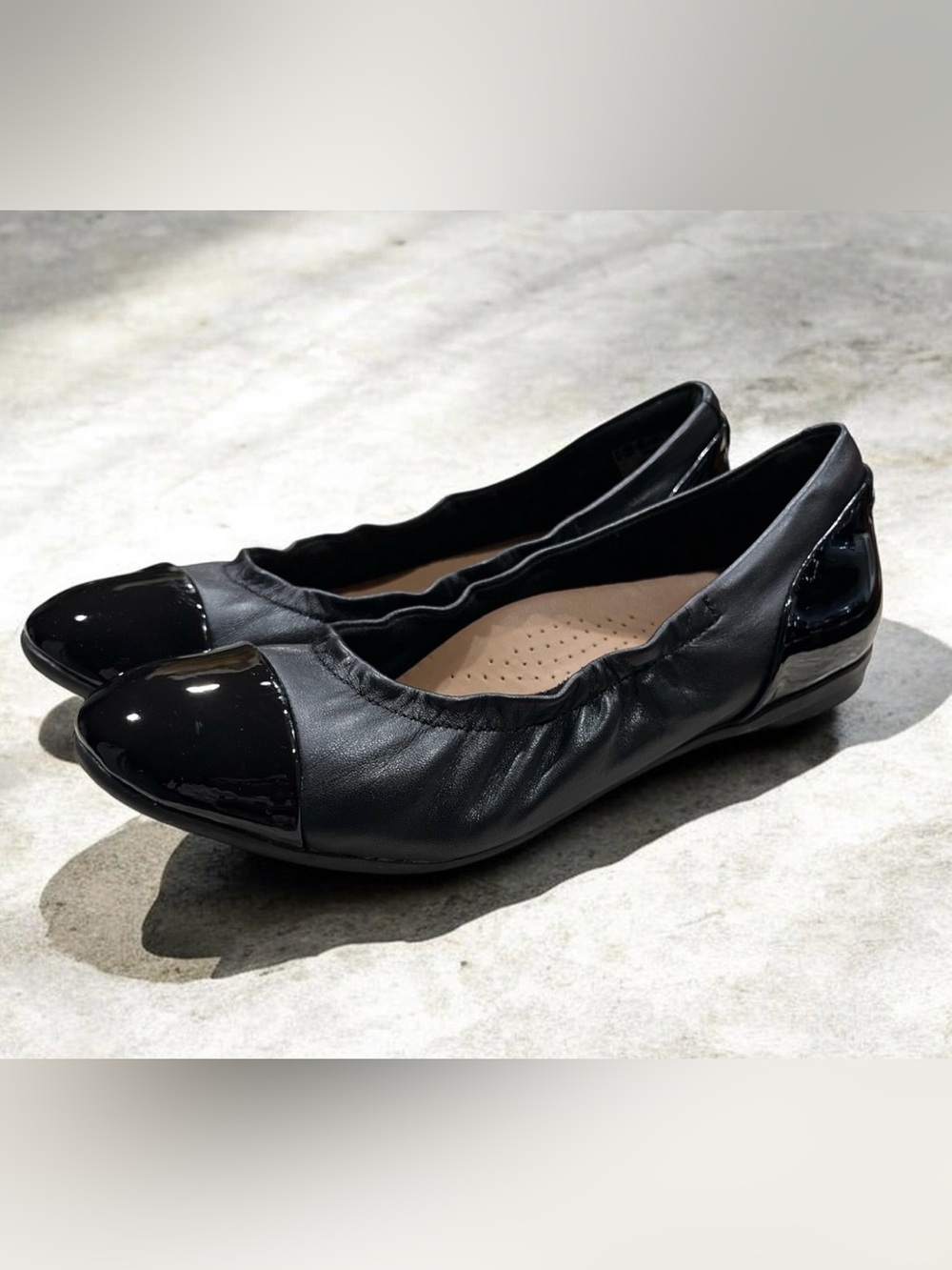 Clarks Black Leather Ballet Flats Patent Cap Toe Women’s Size 7M